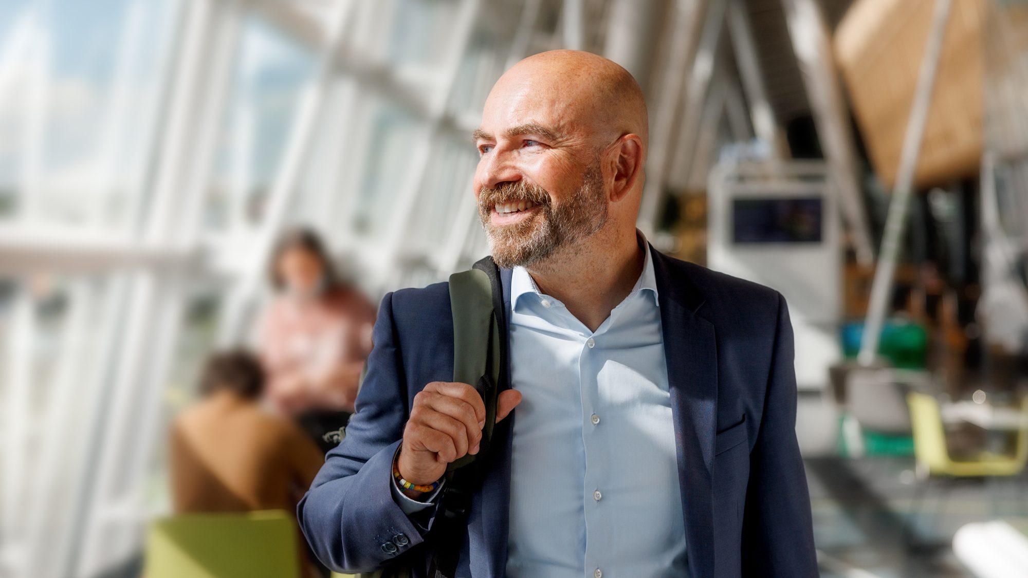 [Corporate executives] Businessman traveling